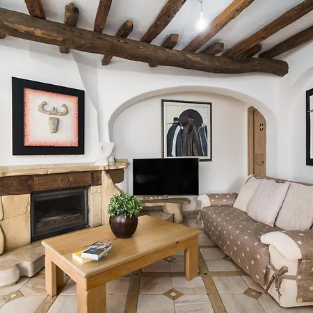 Art House Apartment *